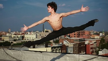 Szenenbild aus dem Film 'First Position - Ballett ist ihr Leben'