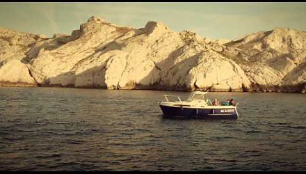 Szenenbild aus dem Film 'Café Olympique - Ein Geburtstag in Marseille'
