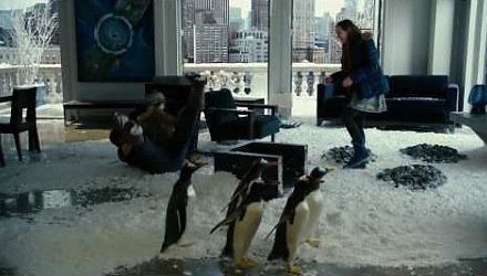 Szenenbild aus dem Film 'Mr. Poppers Pinguine'