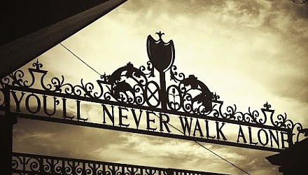 Szenenbild aus dem Film 'You'll Never Walk Alone'