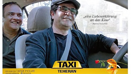 Szenenbild aus dem Film 'Taxi Teheran'