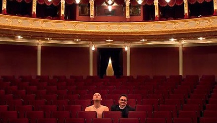 Szenenbild aus dem Film 'Naked Opera'