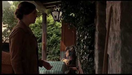 Szenenbild aus dem Film 'Hinter der Tür'