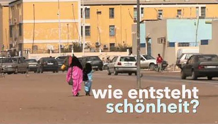 Szenenbild aus dem Film 'Wer schön sein will, muss reisen'