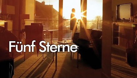 Szenenbild aus dem Film 'Fünf Sterne'