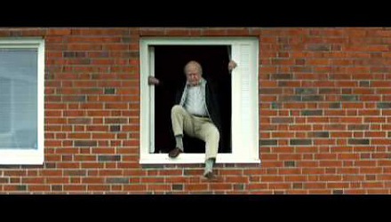 Szenenbild aus dem Film 'Der Hundertjährige, der aus dem Fenster stieg und verschwand'