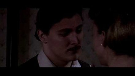 Szenenbild aus dem Film 'Das Zimmer im Spiegel'