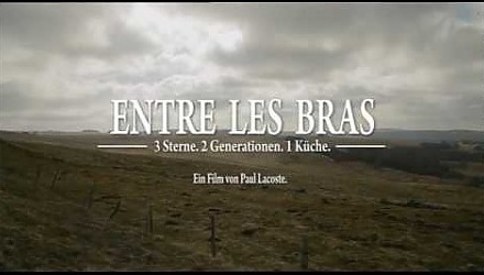 Szenenbild aus dem Film 'Entre les Bras - 3 Sterne. 2 Generationen. 1 Küche.'