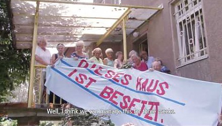 Szenenbild aus dem Film 'Mietrebellen - Widerstand gegen den Ausverkauf der Stadt'