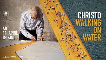 Szenenbild aus dem Film 'Christo - Walking On Water'
