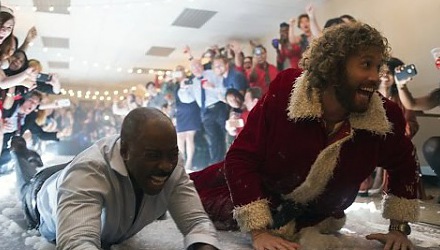 Szenenbild aus dem Film 'Office Christmas Party'